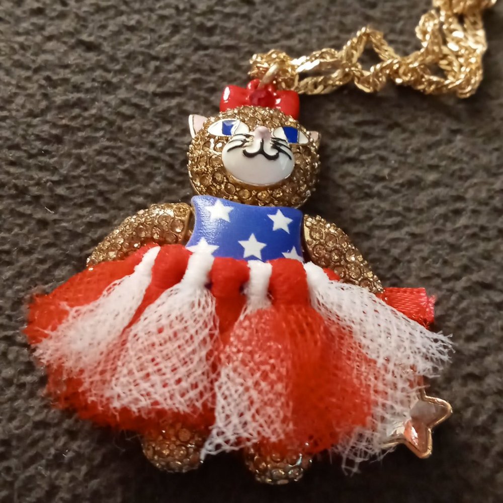 betsey johnson necklace